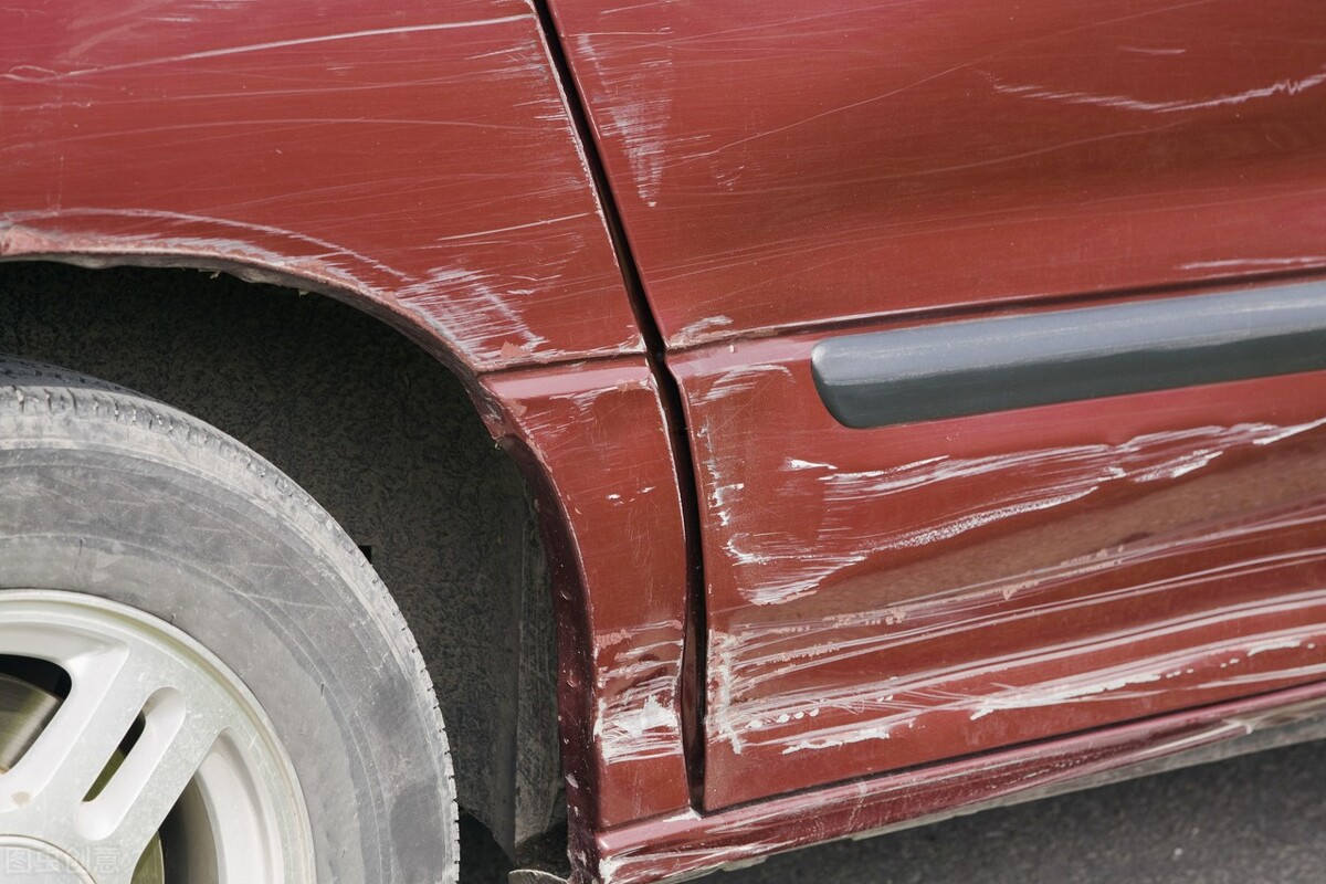 车身多处剐蹭是补漆还是全车喷漆,车剐蹭到什么程度需要补漆