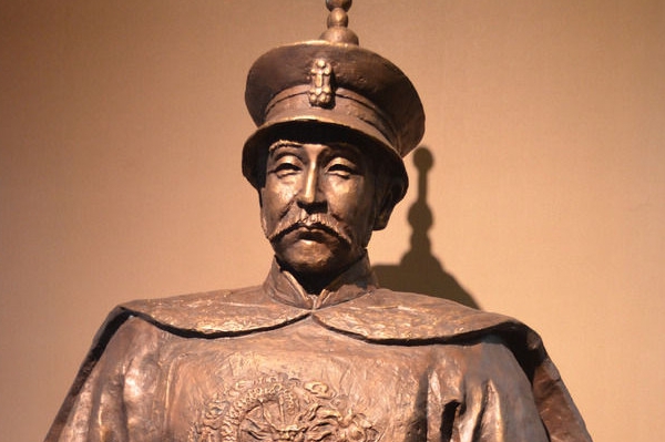 八旗旗主见到旗主磕头,满清八旗大旗主小旗主怎么区分