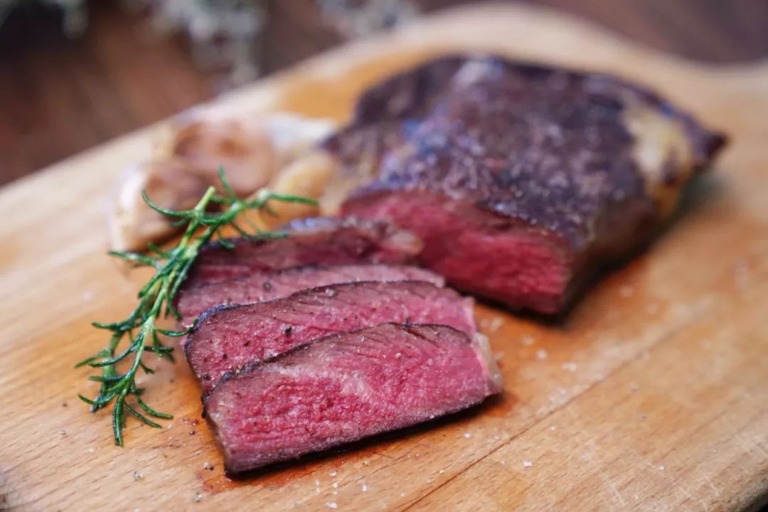 熟成牛排是智商税吗,熟成牛排算僵尸肉么