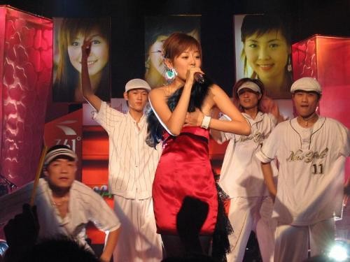 超女冠军安又琪为什么混得这么惨,第一届超级女声安又琪现状