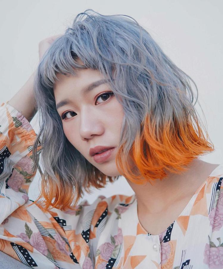 蓝发层次感,赵薇挑染