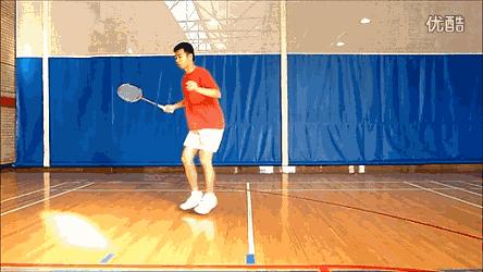 羽毛球怎么让自己的步伐干净有力,羽毛球单打谁的步伐业余选手可学