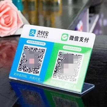 大学生校内卖水果,大学生在地摊上卖水果