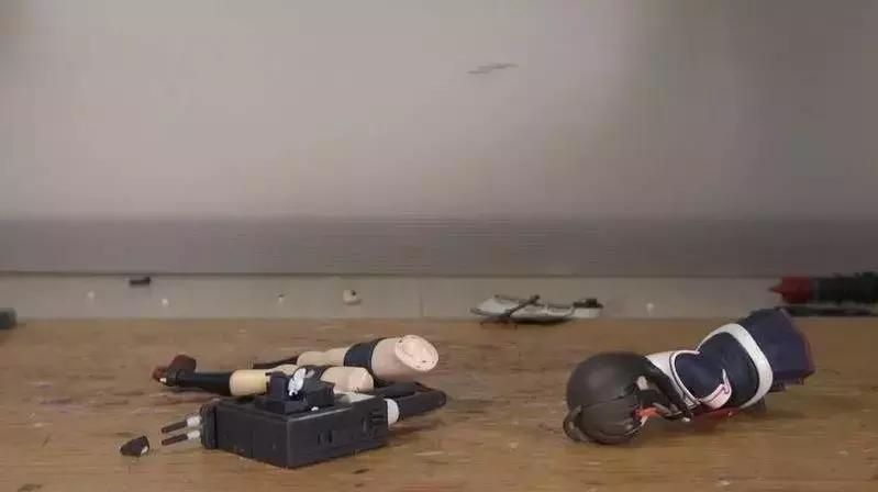 宅男们的愤怒！日本小姐姐拍摄“践踏手办”视频，并以此贩卖获利