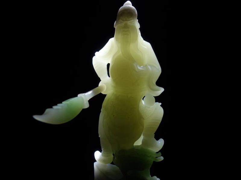 和田玉浅青玉怎么识别真假,和田玉俄籽料辨别真假方法