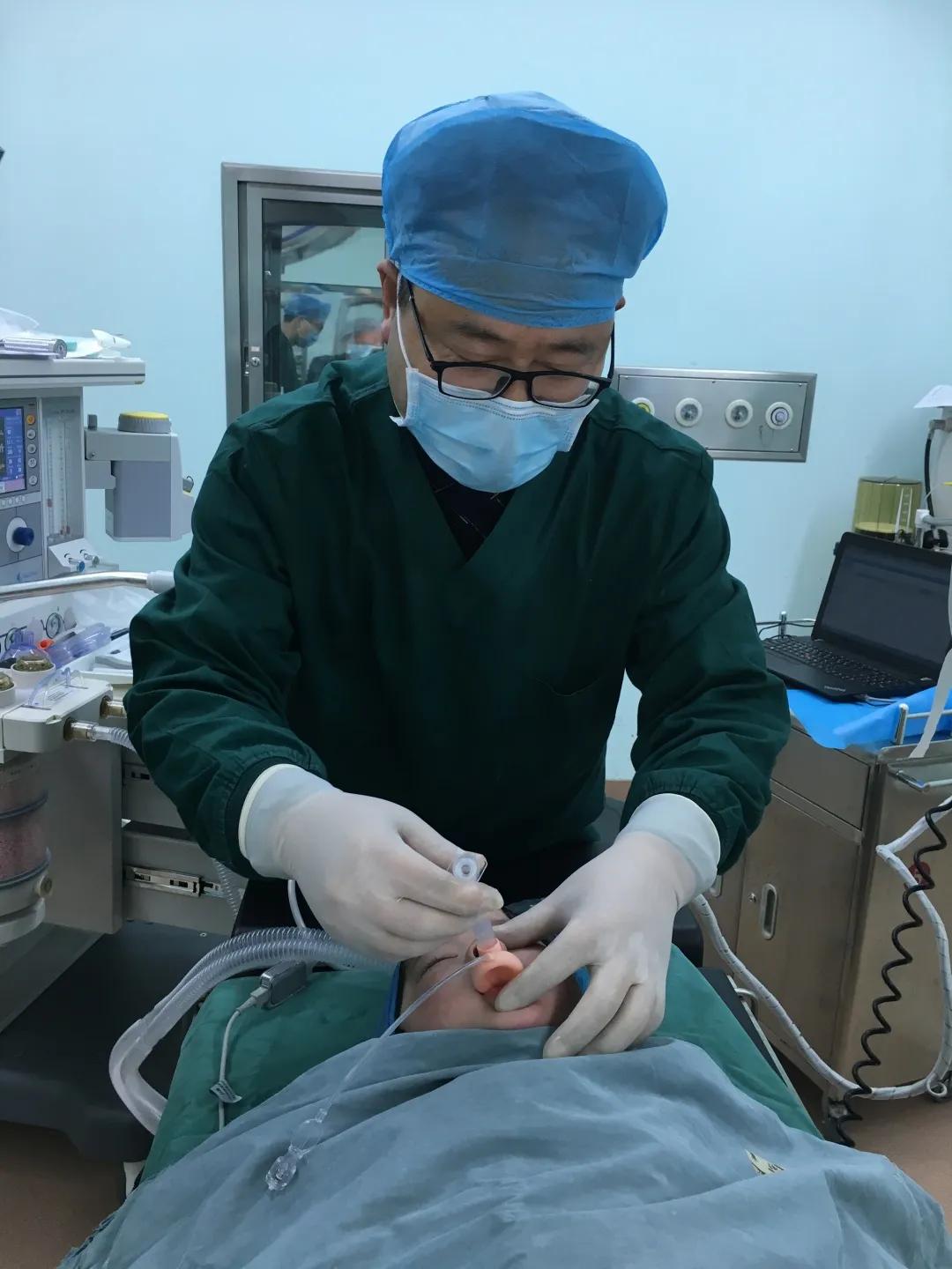 不忘初心砥砺前行抗击疫情,抗击新冠肺炎医疗队逆行出征