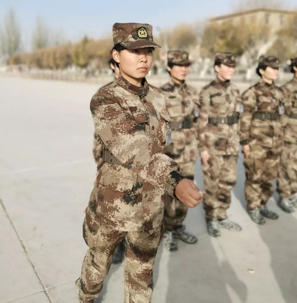 00后新兵入伍蜕变,新兵入伍的蜕变