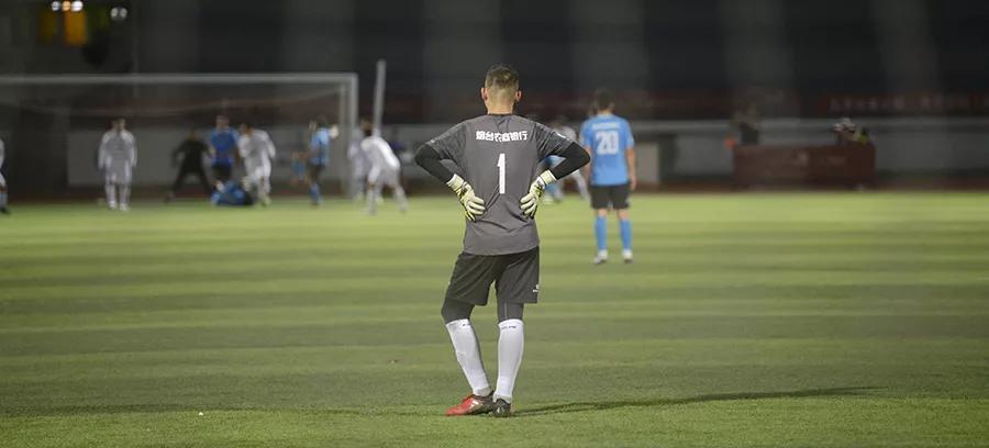 鐑熷彴瓒崇悆涓婚,鐑熷彴骞翠細