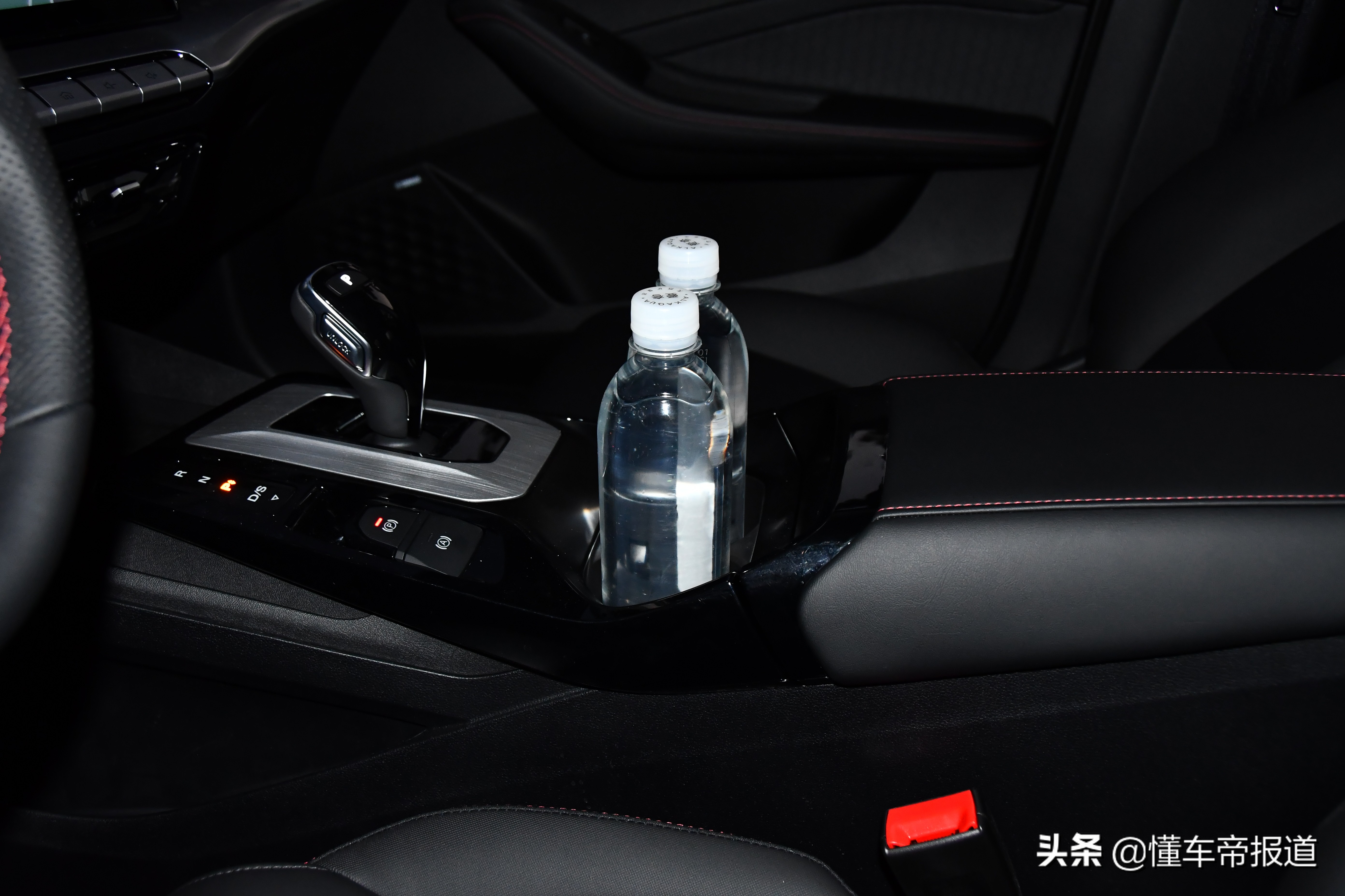 新名爵mg5红色,全新名爵mg5来了