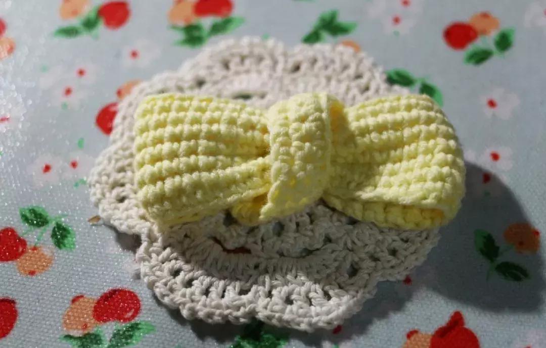 小的蝴蝶结发饰系法,小小的蝴蝶结钩织