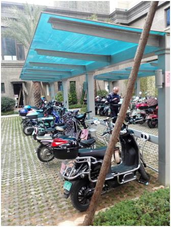 电车充电器烫手还能继续充电吗,电动车充电器烫手会不会爆炸