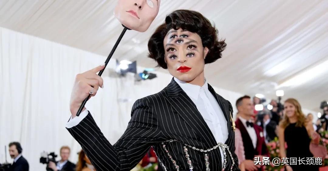 卡戴珊化身摄魂怪、碧梨赛白雪公主...今年METGALA妖魔鬼怪再出洞