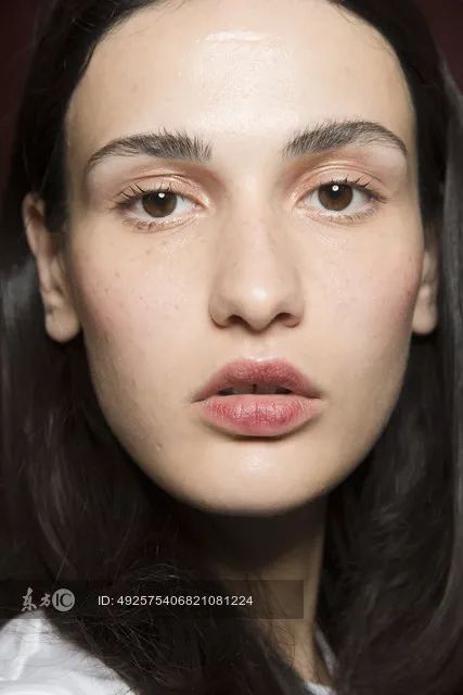 EIGSHOW丨鞠婧祎、李艺彤的仙女春夏妆容能让你美出新高度！