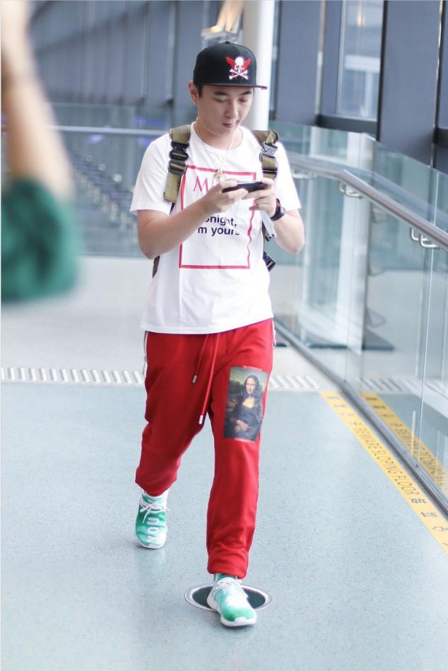 王思聪穿私服好看吗,王思聪穿工装裤