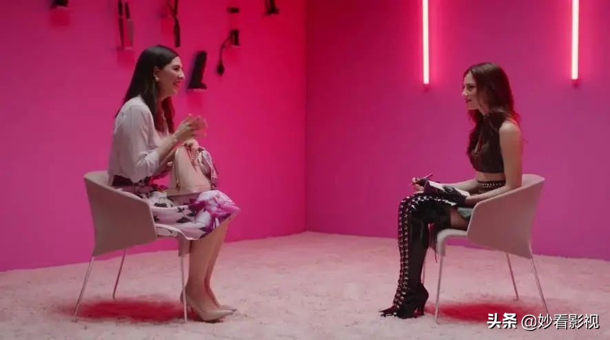 披着猎奇外衣的性喜剧——《绑定第1季》