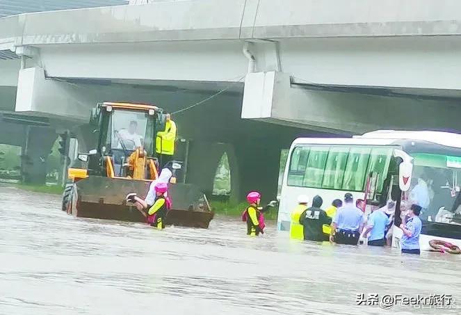 全中国都在你们身后，河南，挺住