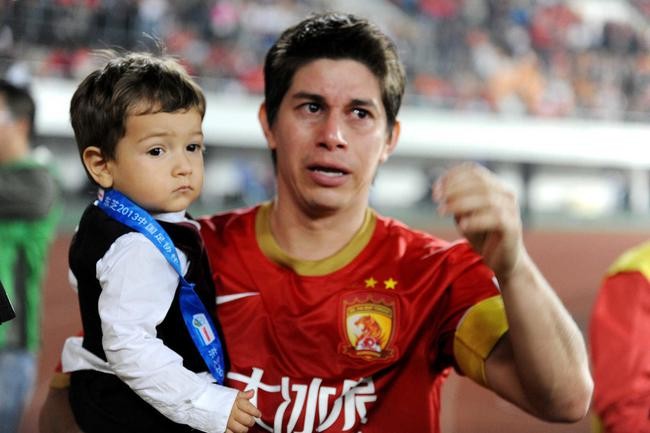 血亏1.7亿!塔利斯卡走广州队加速没落,网友:他距传奇一步之遥