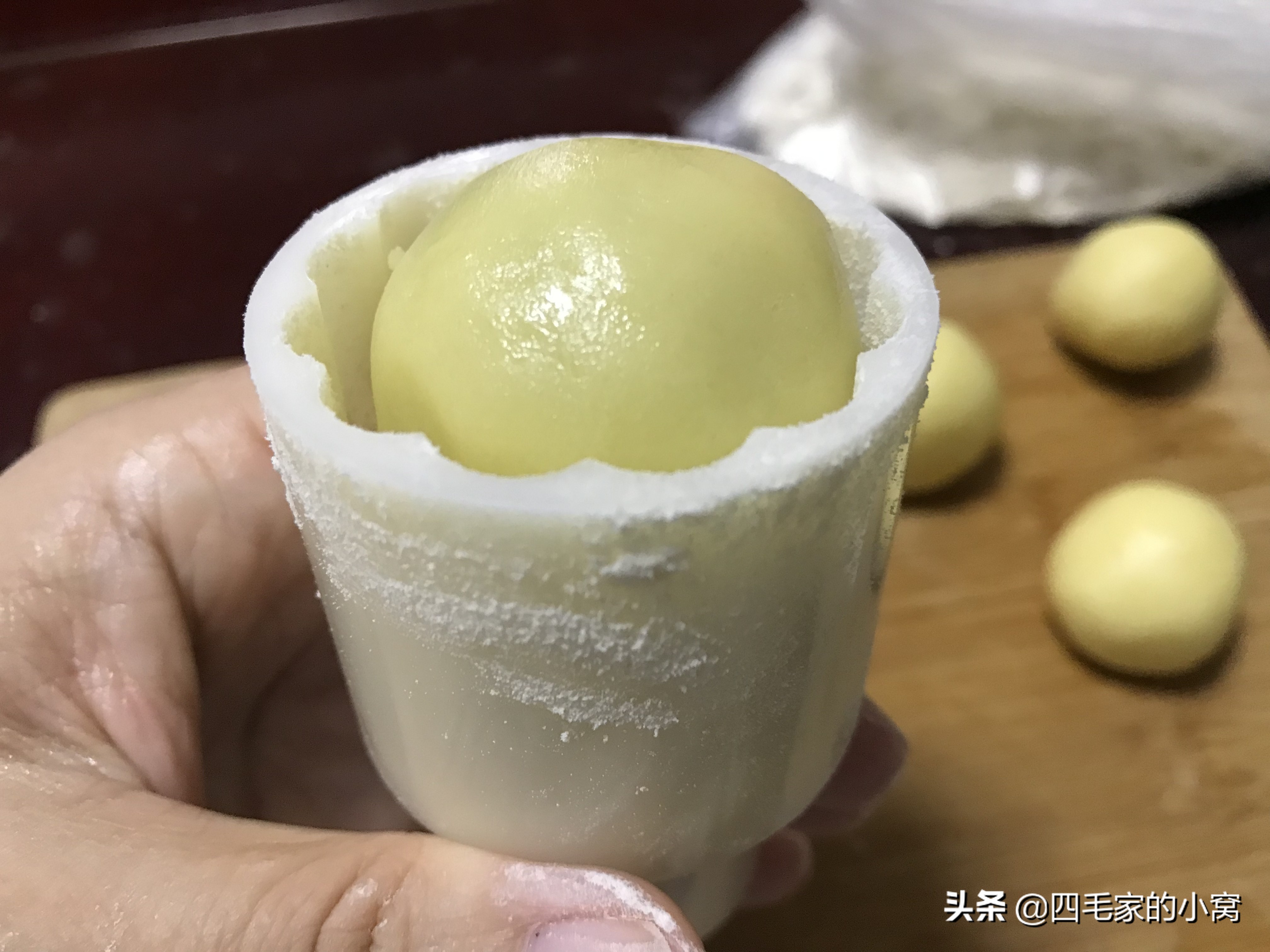 桃酥做出来放一天就不酥了,最正宗的奶酥月饼告诉你简单做法