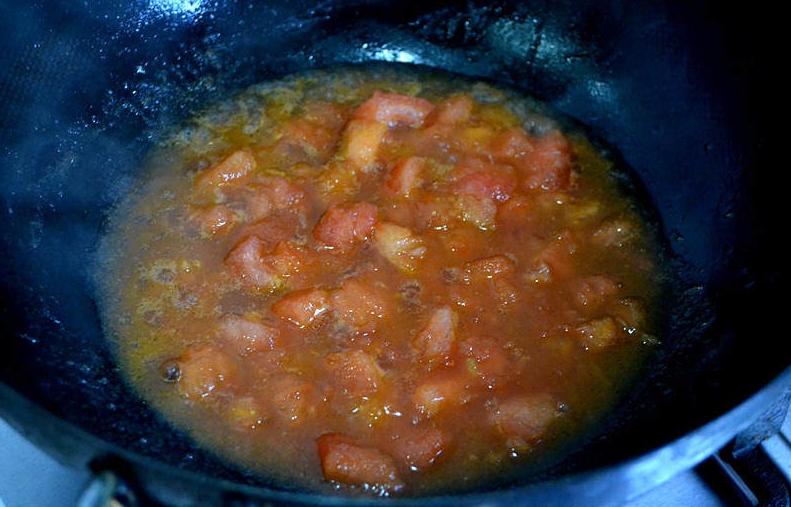 番茄鱼怎么做汤色好看,番茄鱼怎样做好吃而且简单