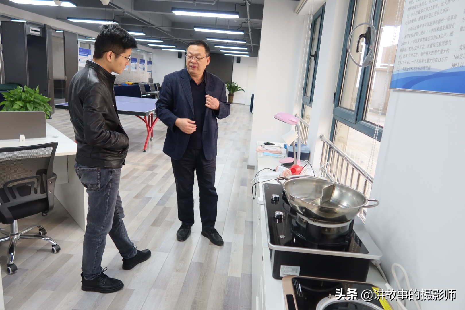 电炉明火炒菜，*裤内**点亮灯泡，魔术还是高科技？