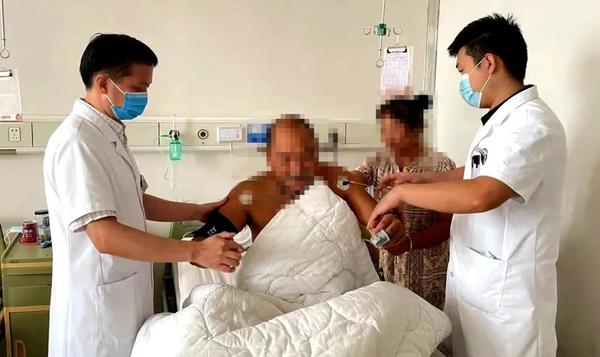 豫中南首例，漯河中心医院开创泌尿外科微创智能新时代