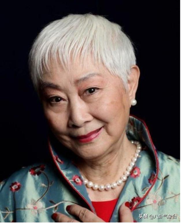 邬君梅近照风情万种,邬君梅坦言当过小三