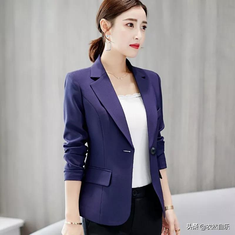 40-50岁减龄穿搭粉色小西装,40岁女人中款小西装如何搭配