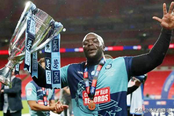 堪称“足坛奥尼尔”!英格兰前锋体重200斤,生涯进200多球