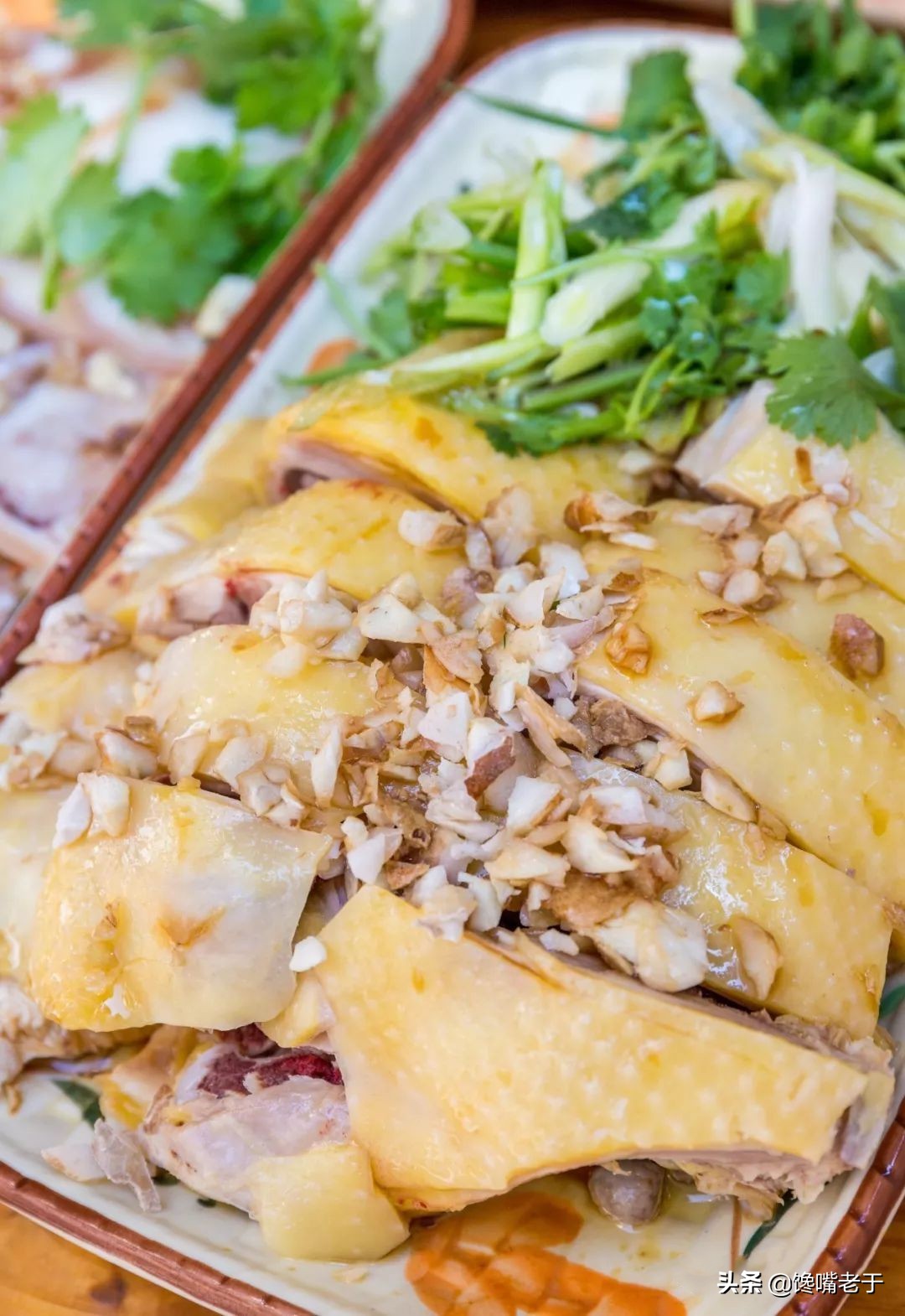 白切鸡骨头里有血是没熟吗,白切鸡骨头带血能吃吗