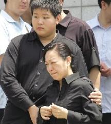 罗京去世恩爱妻子改嫁,罗京去世11年妻子改嫁儿子长大