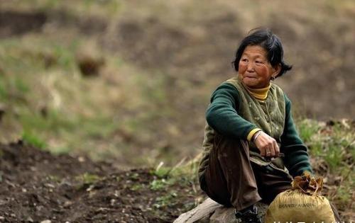 为了照顾患病儿子母亲辞职,母亲生病无人照顾儿子辞职