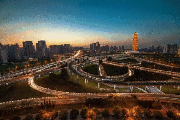 走在希望的田野上,走在希望的校园里