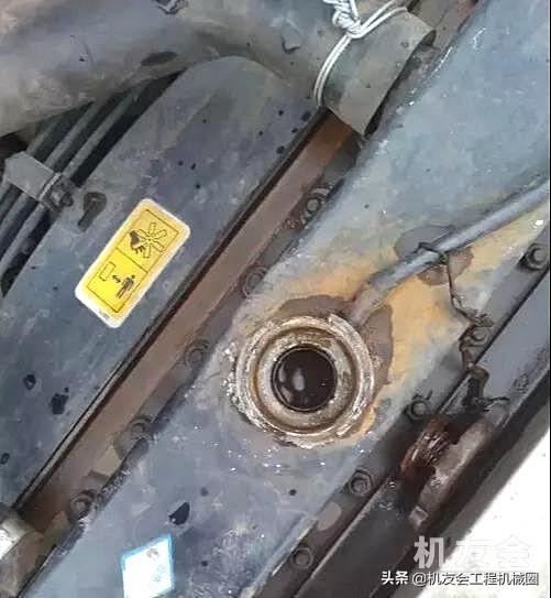 趁夏天还没到，花12块钱搞定挖机水温过高的问题吧