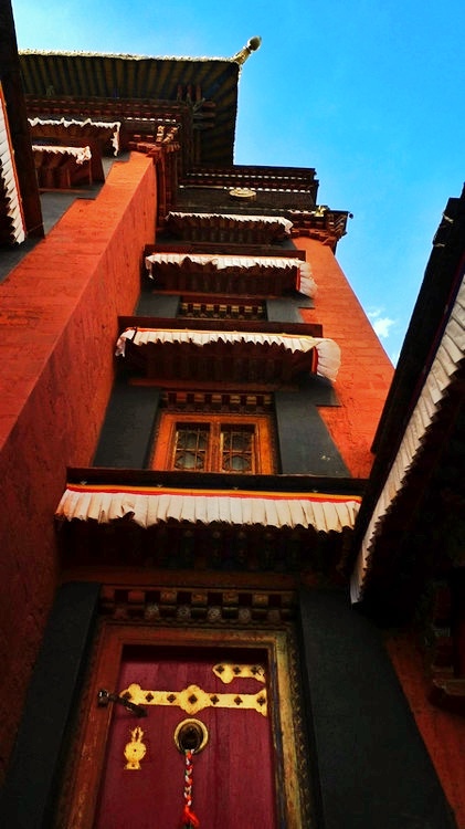 藏区遍地乱要钱？其实助人为乐更多，扎什伦布寺常做善事