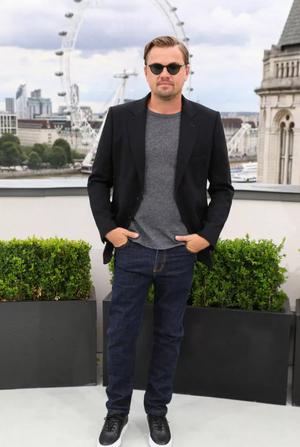 小李子西装走红毯,小李子穿的白色西装