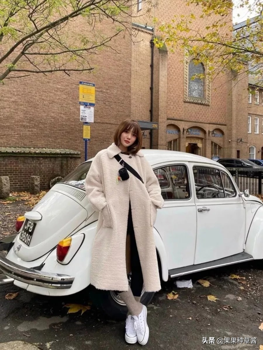 杨幂黑色字母袜王牌对王牌,杨幂格子衫高筒靴秀逆天长腿