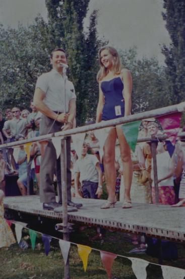 梅耶马斯克走秀,超模梅耶