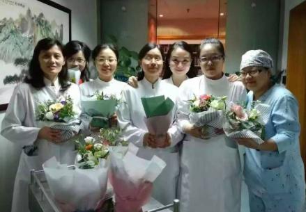 教师和医生哪个职业好,教书育人也是治病救人