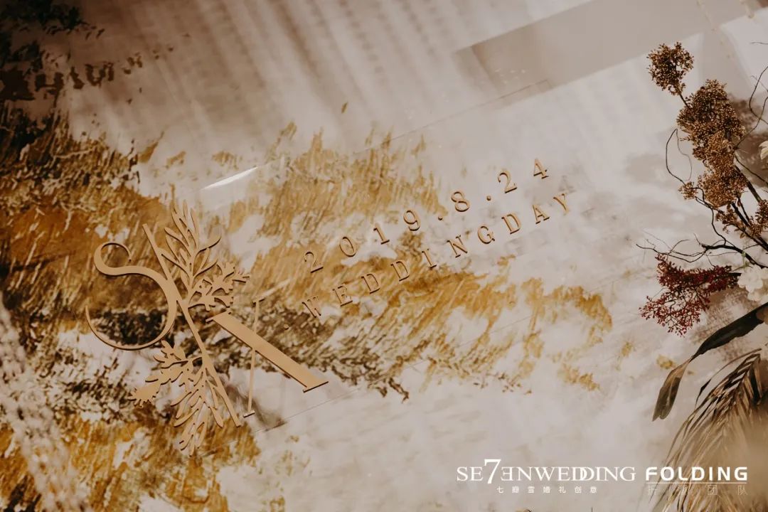 婚礼logo怎么固定在布幔,婚礼logo跟婚礼主题要色调一致嘛