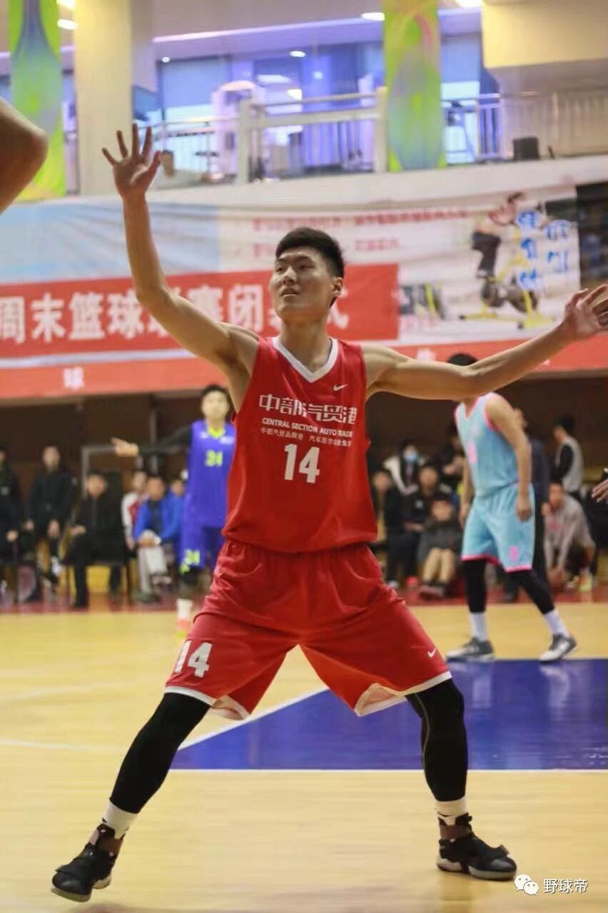 厉害！高中开始练篮球的他，拿下五站路人王冠军！