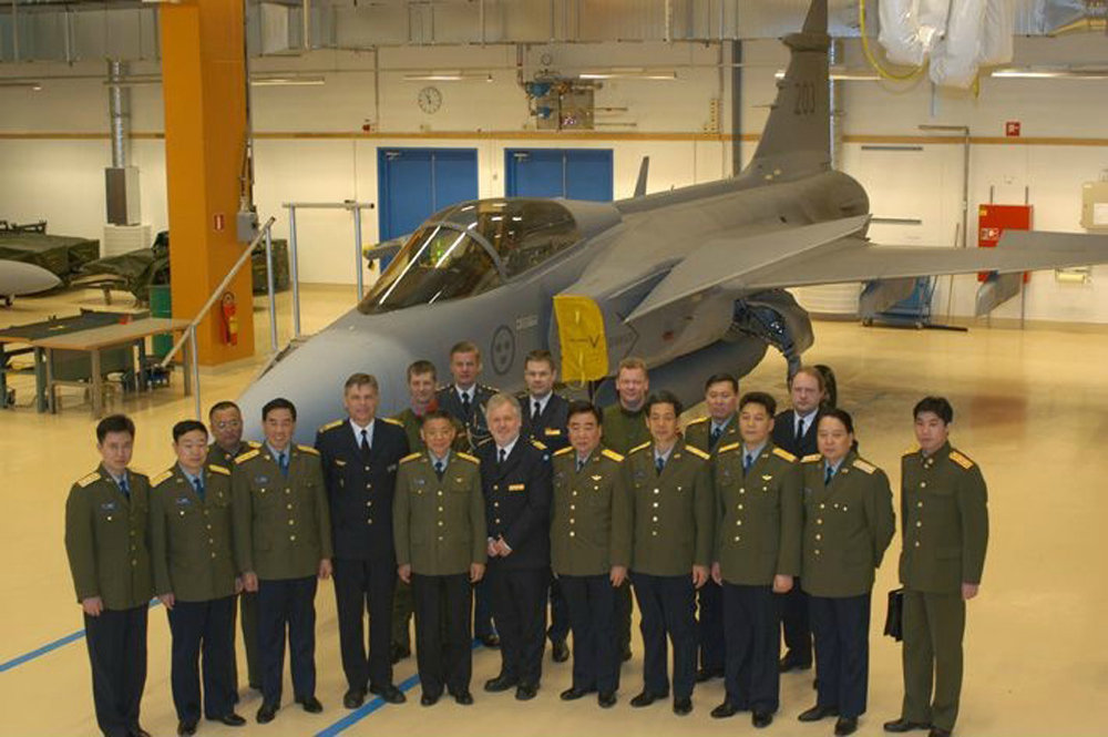 中国歼10a战斗机和以色列狮式对比,歼10和以色列幼狮的关系