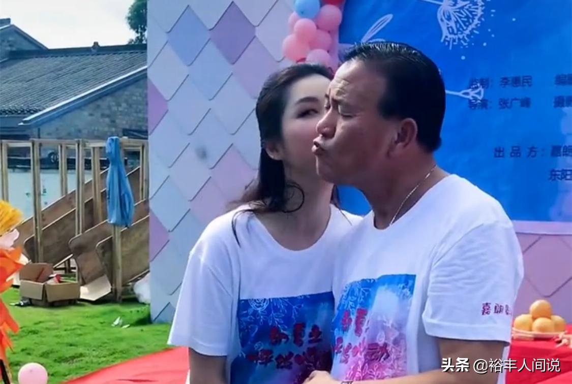 万梓良和女儿合影,万梓良和女星亲吻电影