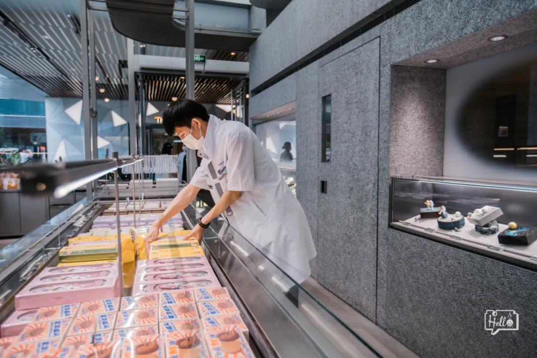 好利来售货小哥哥,好利来lab店服务员