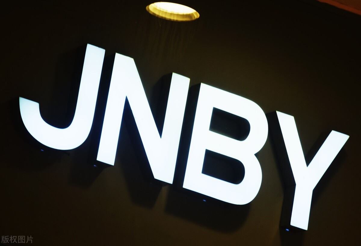 江南布衣童装印不当图案,江南布衣重现诡异设计