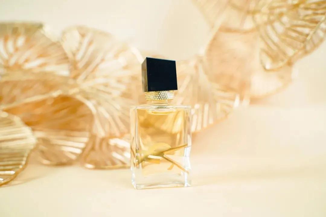 喜欢ysl黑鸦片香水的女生,ysl哪个香水适合女生
