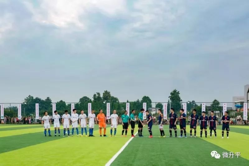 建在沙漠里的足球场,天然草坪足球场在哪里