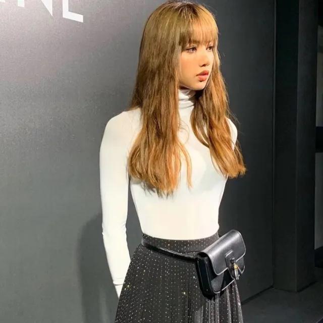 拥有lisa同款铁刘海,拥有香奈儿包包