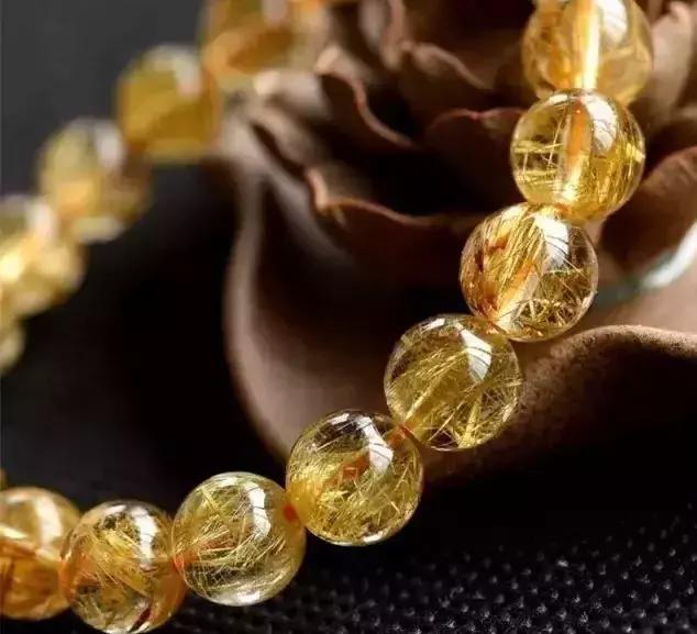 碧玺和水晶有什么区别,碧玺是水晶吗里面有瑕疵是真的吗