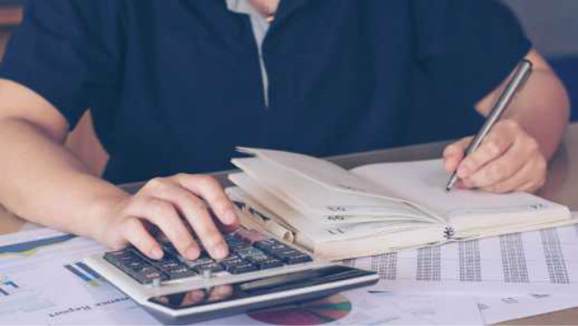 从日薪5元到亿万身家,从周薪5美元到美国首富