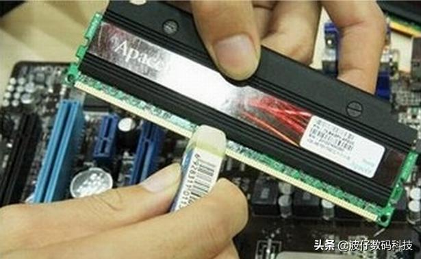 电脑使用过程中突然花屏维修教程,笔记本电脑摔了一下花屏怎么办呢